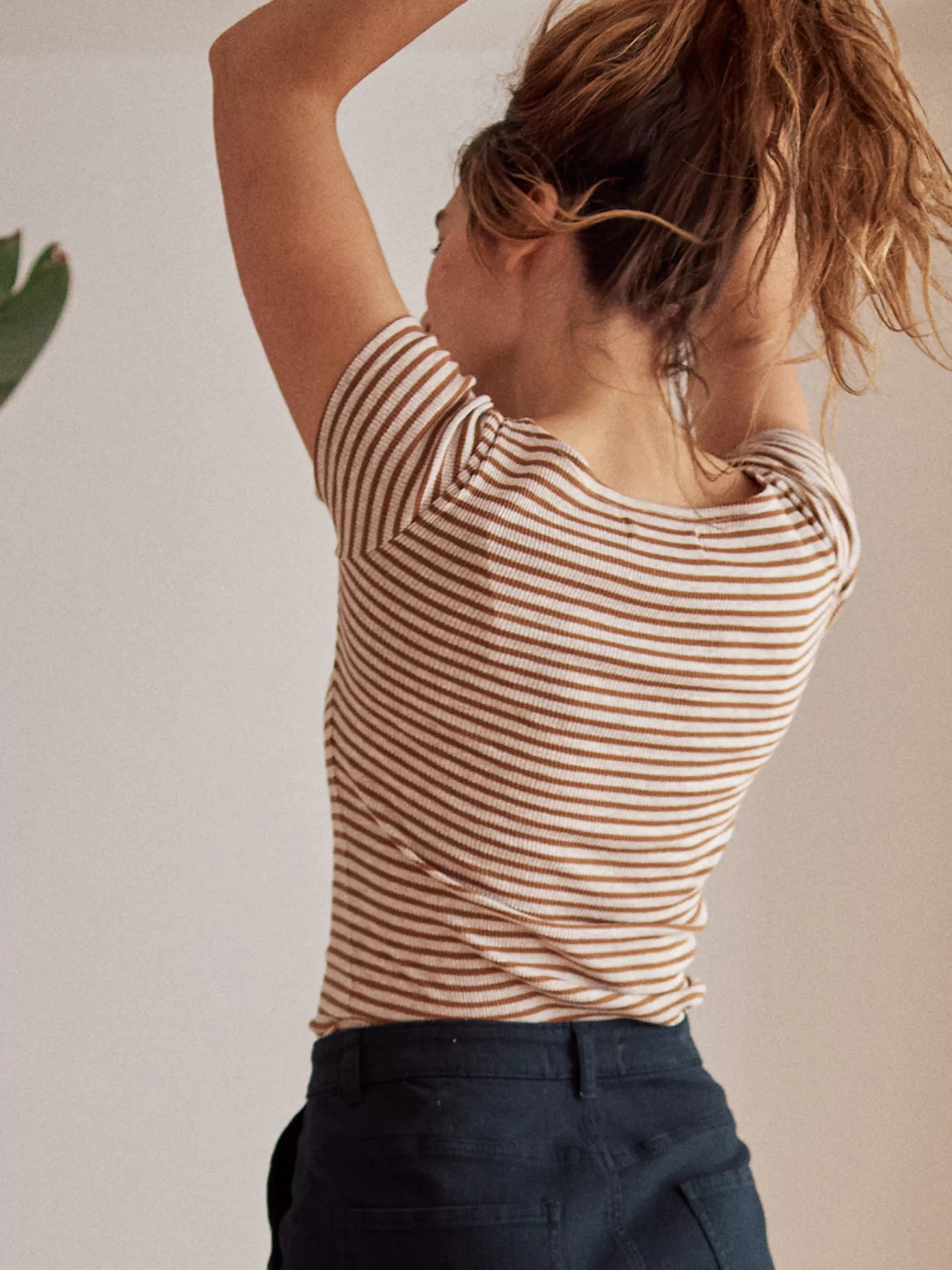 TWOTHIRDS Tops-Anda Chameau