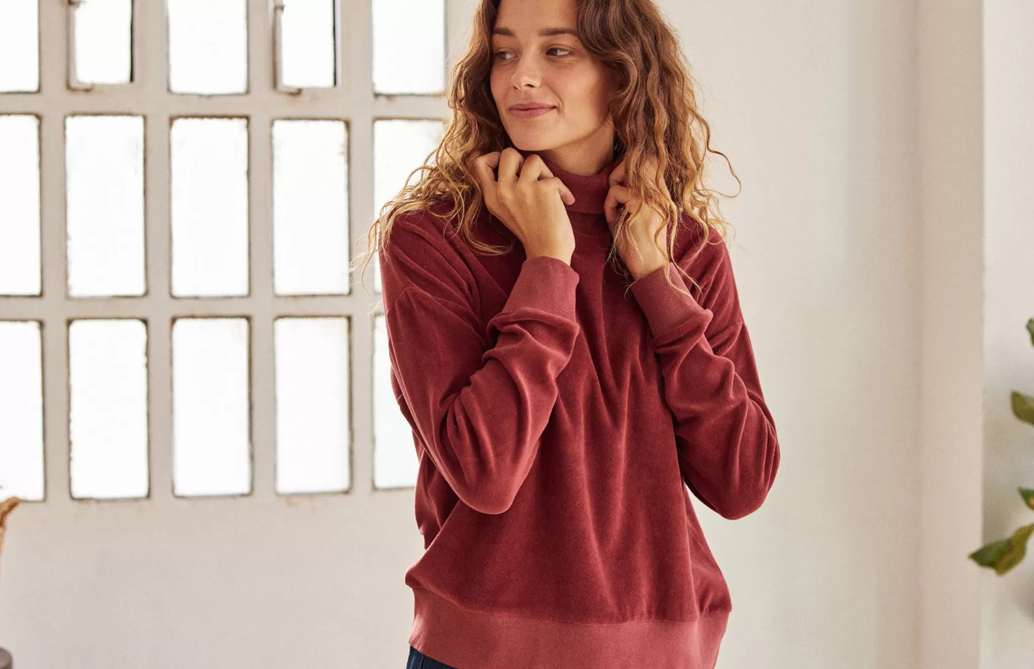 TWOTHIRDS Sweatshirts-Dundee Rouge