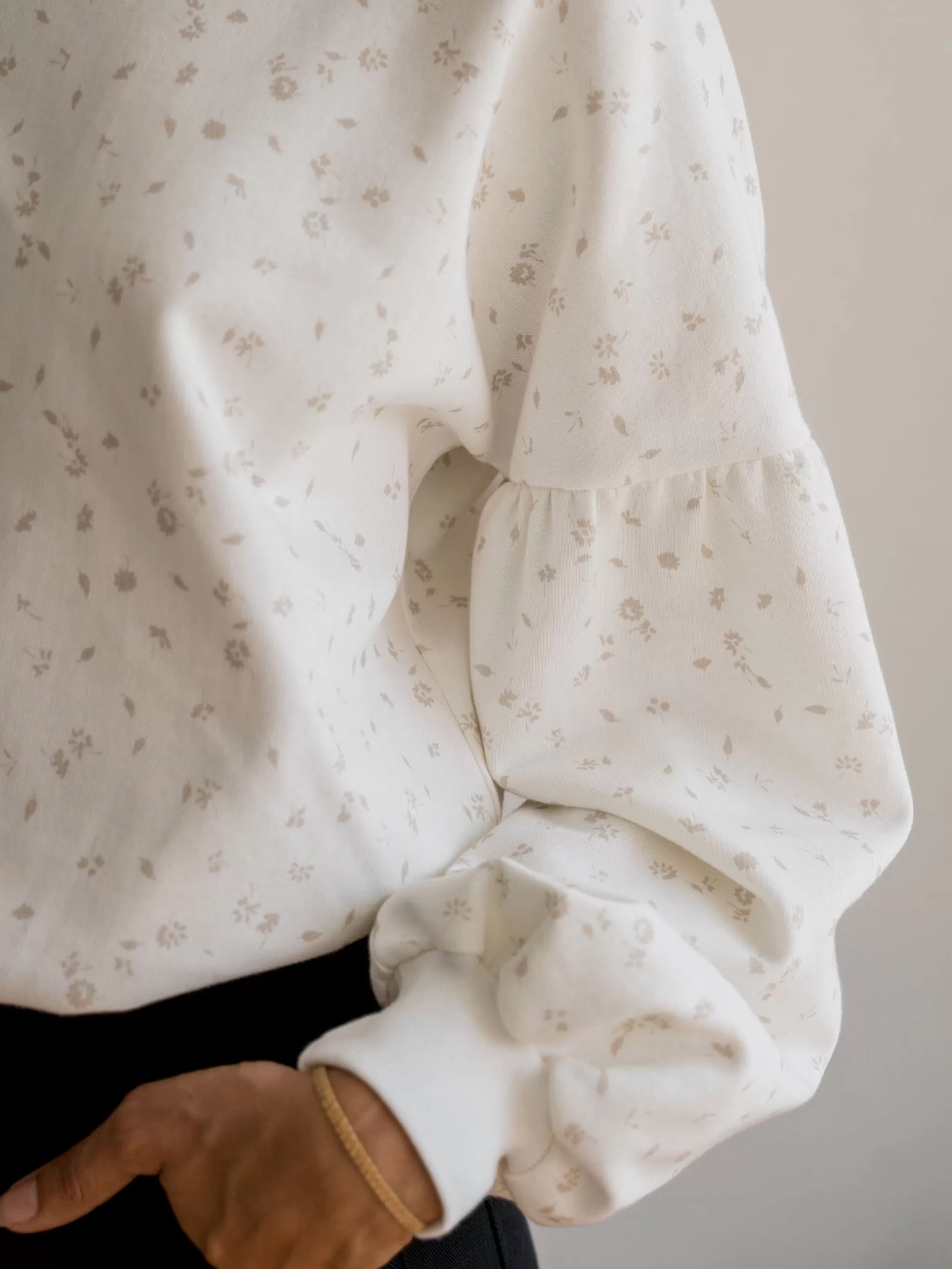 TWOTHIRDS Sweatshirts-Rotuma Floral Blanc Casse